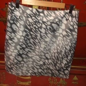 Silver cheetah print Anne Klein skirt size 8